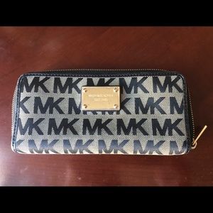 ***SOLD*** Michael Kors wallet